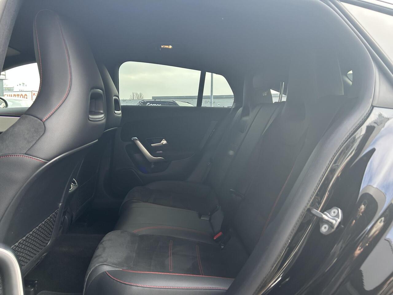 Mercedes-Benz Cla Shooting Brake 180 Business Solution AMG | Carplay | Led verlichting | Stoelverwarming | Sfeerverlichting