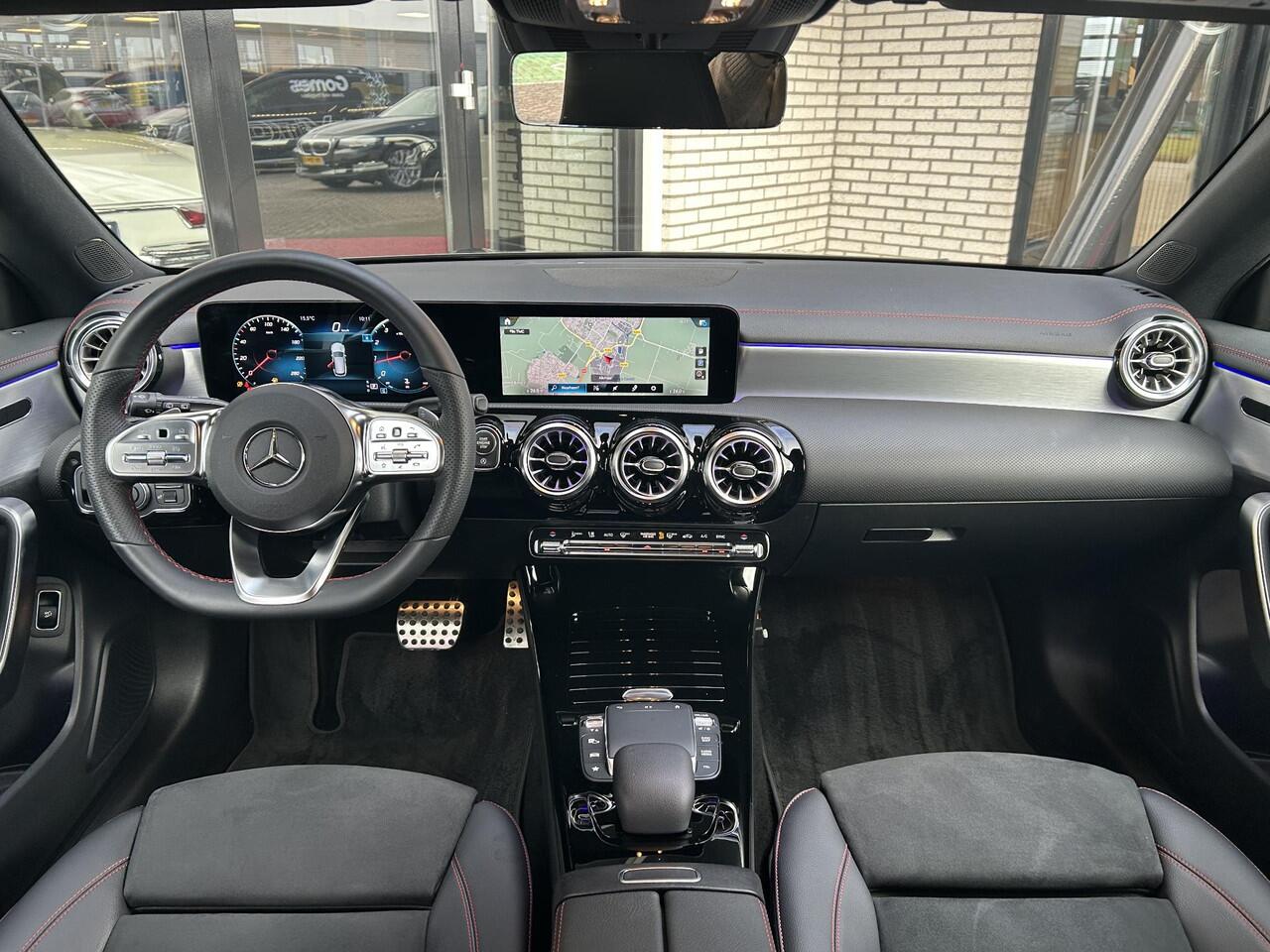 Mercedes-Benz Cla Shooting Brake 180 Business Solution AMG | Carplay | Led verlichting | Stoelverwarming | Sfeerverlichting