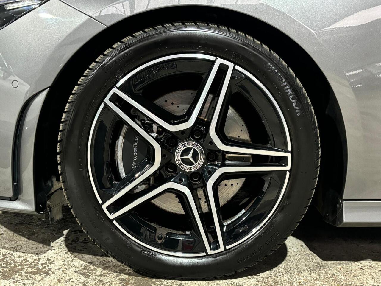 Mercedes-Benz Cla Shooting Brake 200 Business Solution AMG | Memory | Panoramadak | Trekhaak | NL auto | BTW |