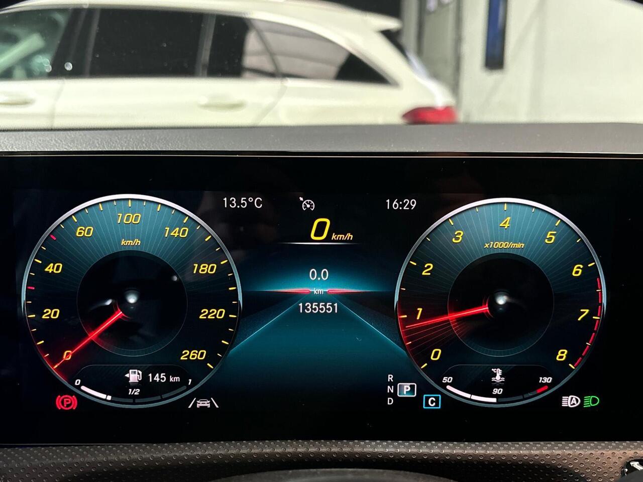 Mercedes-Benz Cla Shooting Brake 200 Business Solution AMG | Memory | Panoramadak | Trekhaak | NL auto | BTW |