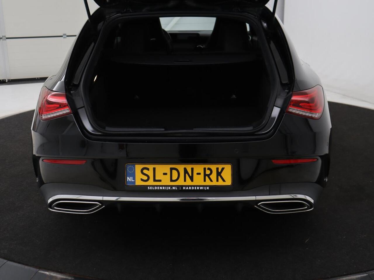 Mercedes-Benz Cla Shooting Brake 250e AMG | Adaptive cruise | Stoelverwarming | Carplay | Widescreen | Leder/Alcantara | Navigatie | Camera | Park Assist | PHEV | Plug In