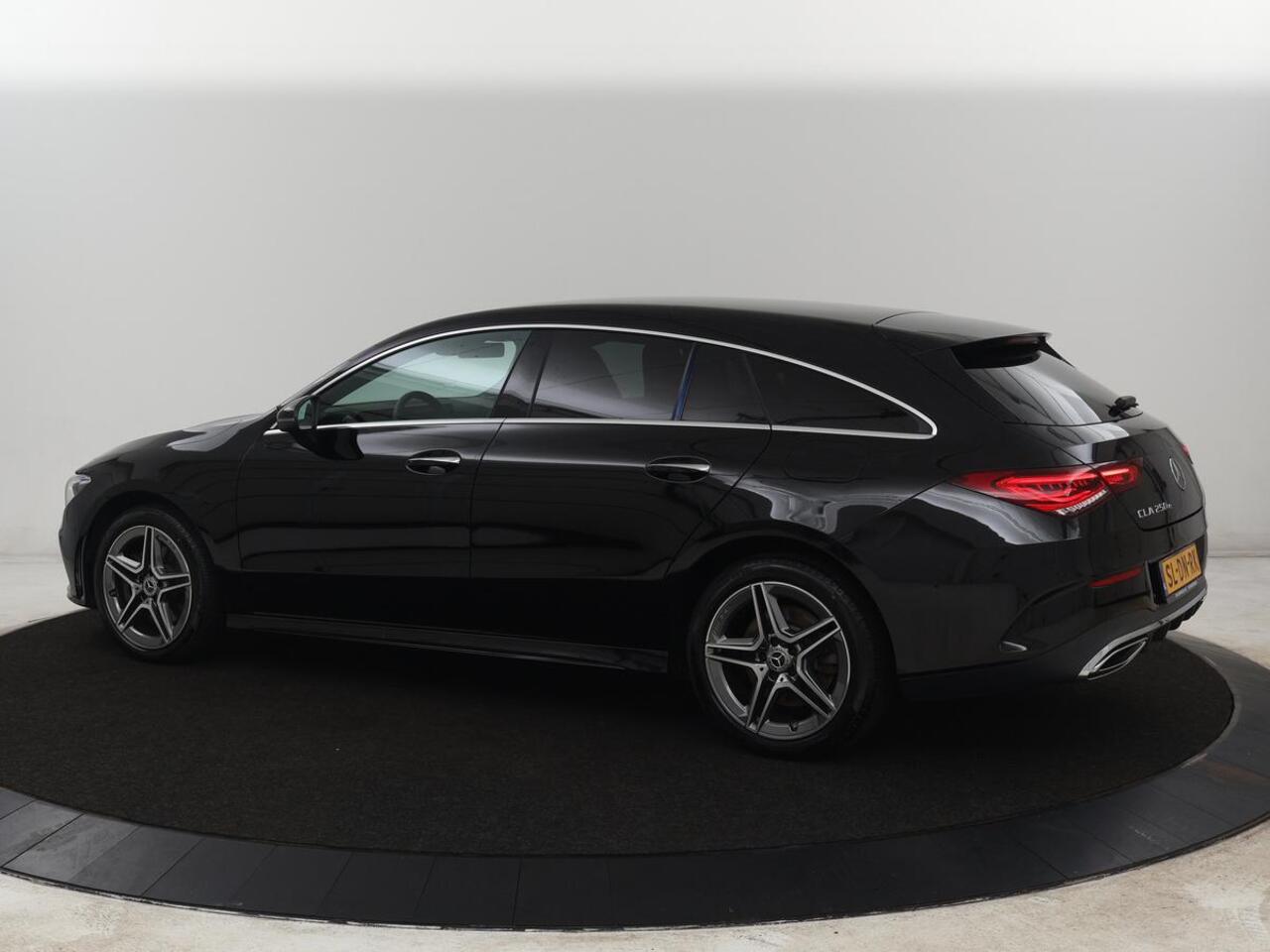 Mercedes-Benz Cla Shooting Brake 250e AMG | Adaptive cruise | Stoelverwarming | Carplay | Widescreen | Leder/Alcantara | Navigatie | Camera | Park Assist | PHEV | Plug In