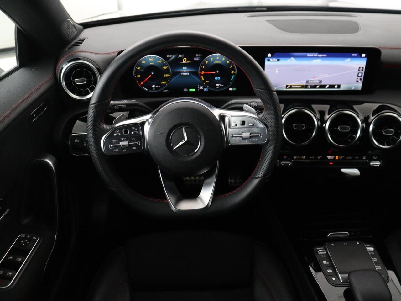 Mercedes-Benz Cla Shooting Brake 250e AMG | Adaptive cruise | Stoelverwarming | Carplay | Widescreen | Leder/Alcantara | Navigatie | Camera | Park Assist | PHEV | Plug In
