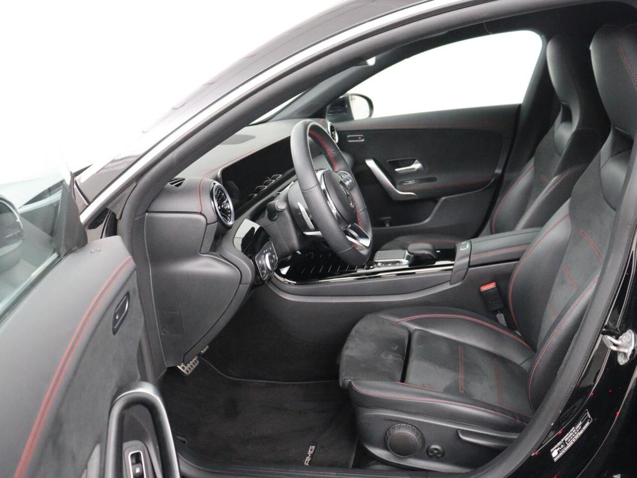 Mercedes-Benz Cla Shooting Brake 250e AMG | Adaptive cruise | Stoelverwarming | Carplay | Widescreen | Leder/Alcantara | Navigatie | Camera | Park Assist | PHEV | Plug In