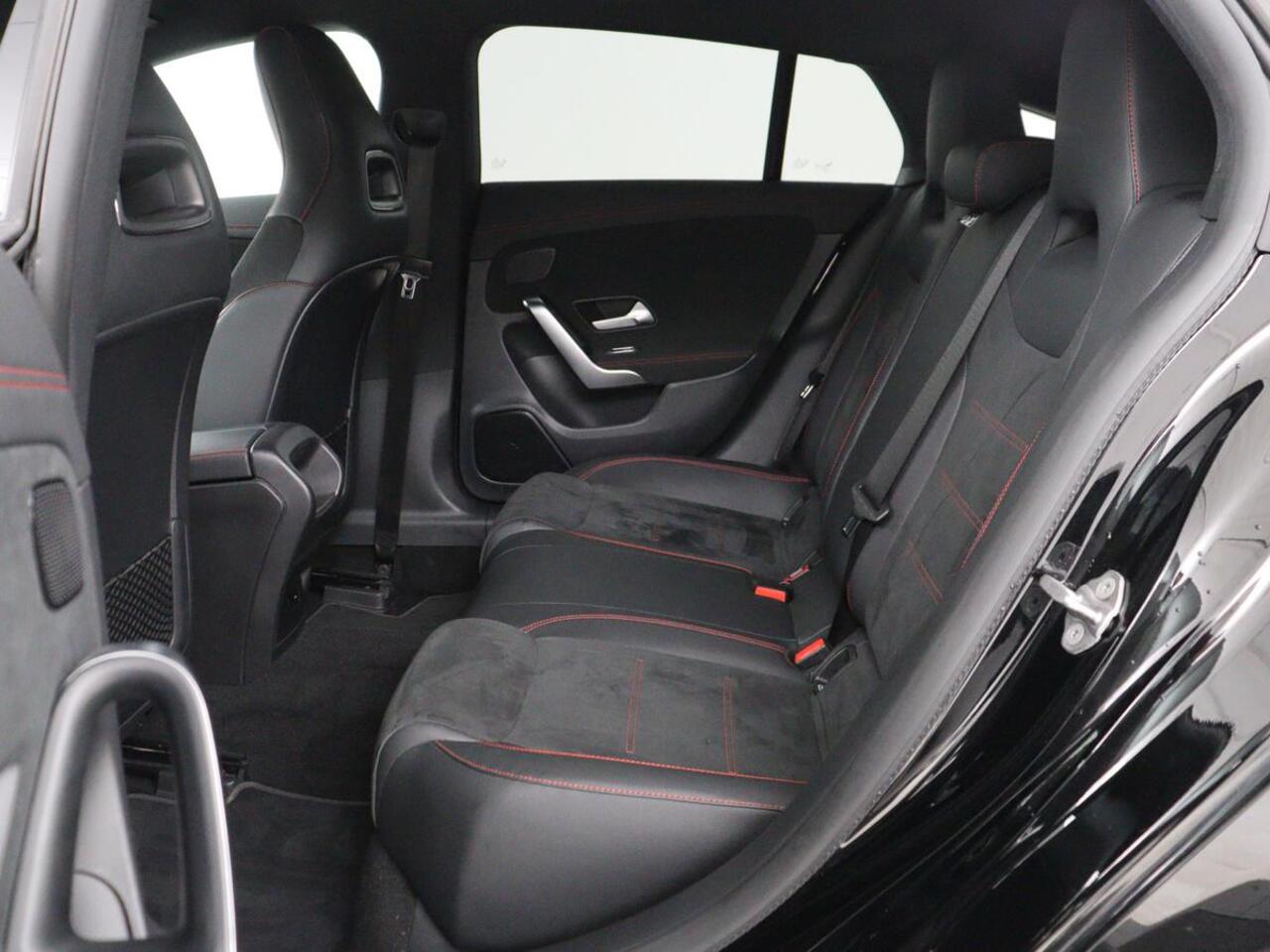 Mercedes-Benz Cla Shooting Brake 250e AMG | Adaptive cruise | Stoelverwarming | Carplay | Widescreen | Leder/Alcantara | Navigatie | Camera | Park Assist | PHEV | Plug In