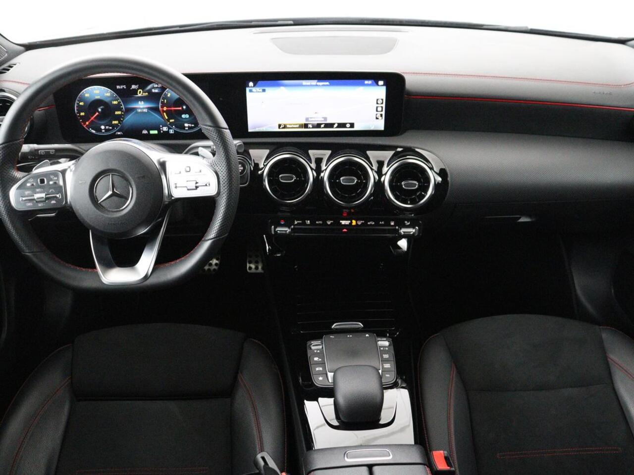 Mercedes-Benz Cla Shooting Brake 250e AMG | Adaptive cruise | Stoelverwarming | Carplay | Widescreen | Leder/Alcantara | Navigatie | Camera | Park Assist | PHEV | Plug In