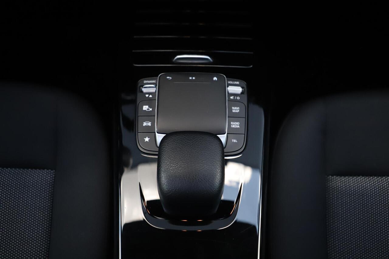 Mercedes-Benz Cla Shooting Brake 180 Business Solution Automaat Panoramadak Widescreen Full LED Stoelverwarming Navigatie Achteruitrijcamera Clima Cruise Control