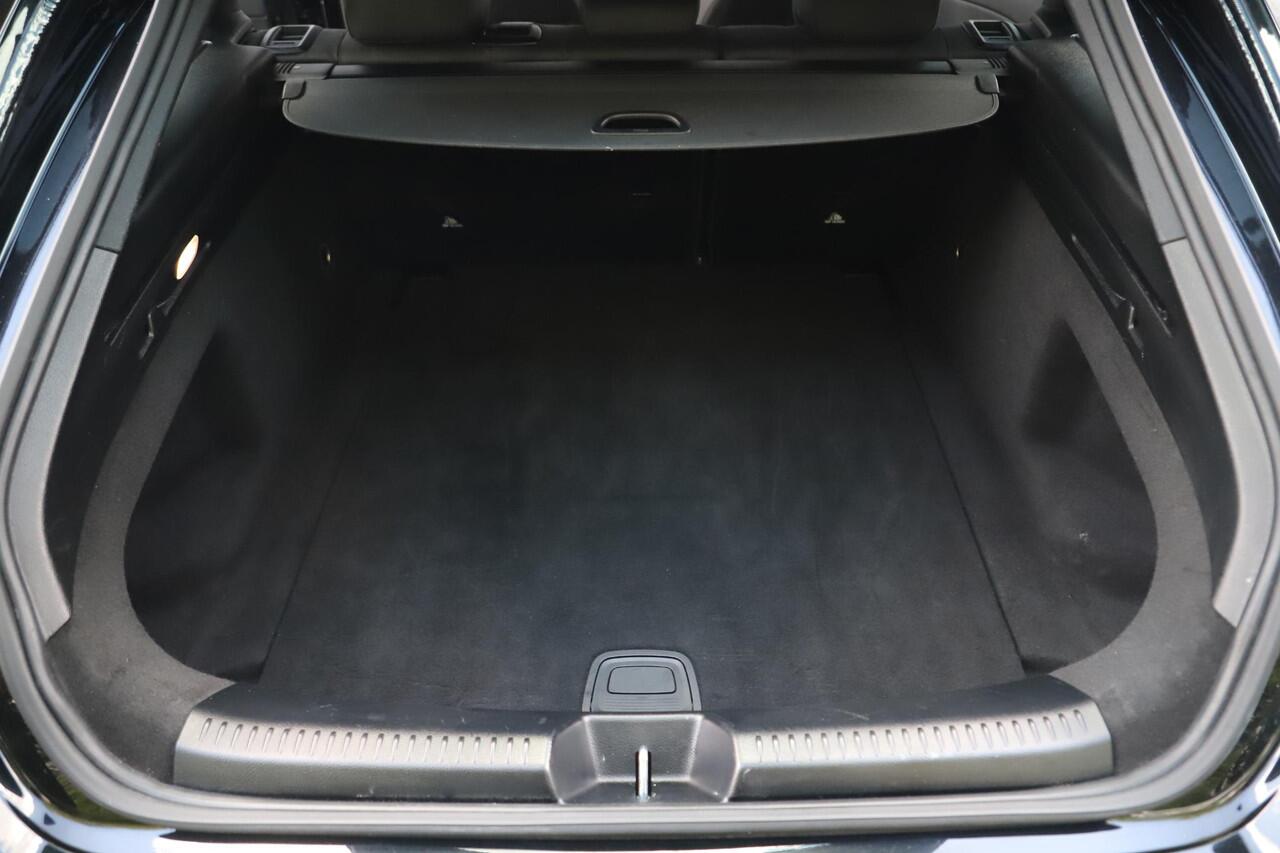 Mercedes-Benz Cla Shooting Brake 180 Business Solution Automaat Panoramadak Widescreen Full LED Stoelverwarming Navigatie Achteruitrijcamera Clima Cruise Control