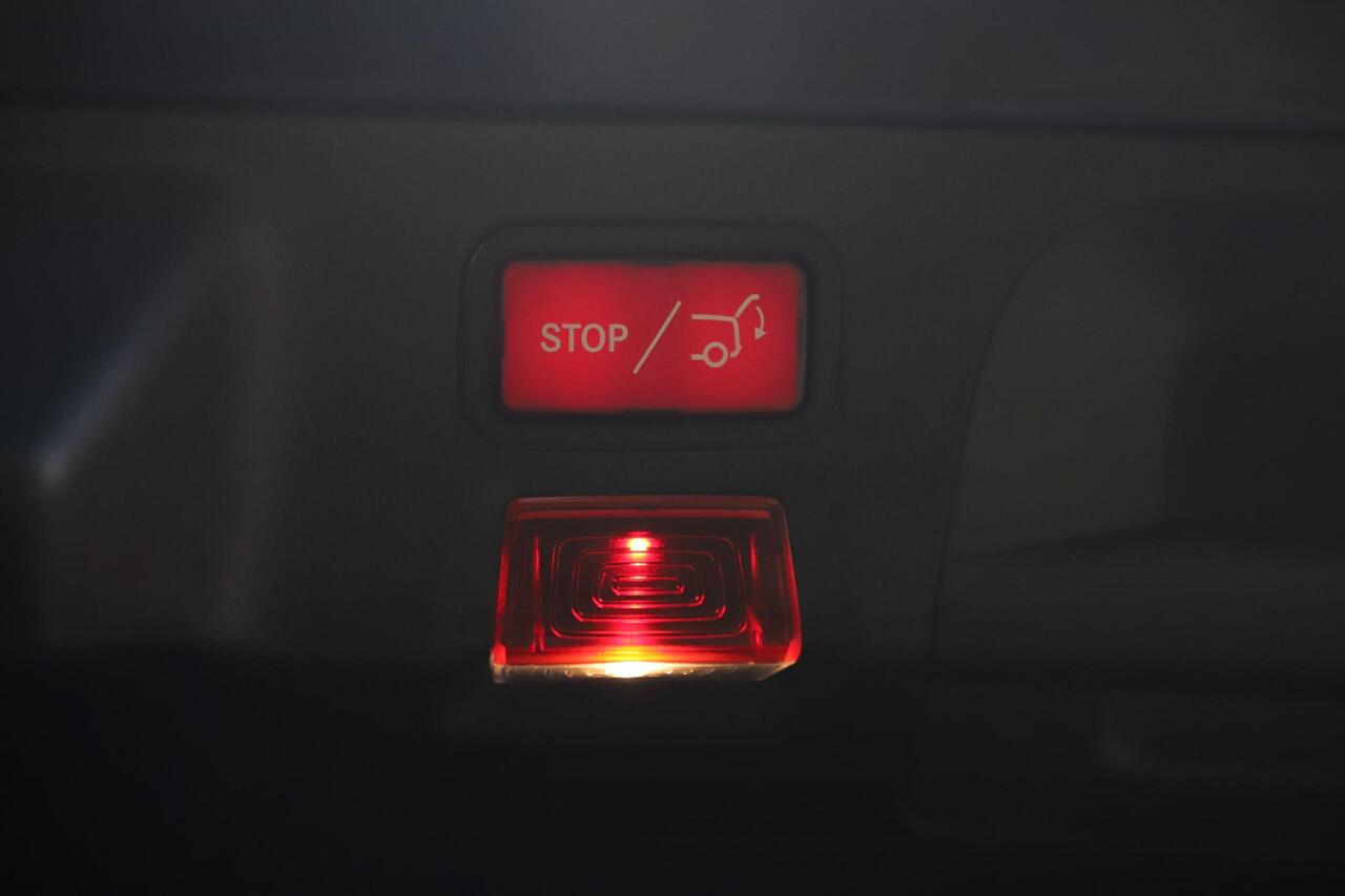 Mercedes-Benz Cla Shooting Brake 180 Business Solution Automaat Panoramadak Widescreen Full LED Stoelverwarming Navigatie Achteruitrijcamera Clima Cruise Control