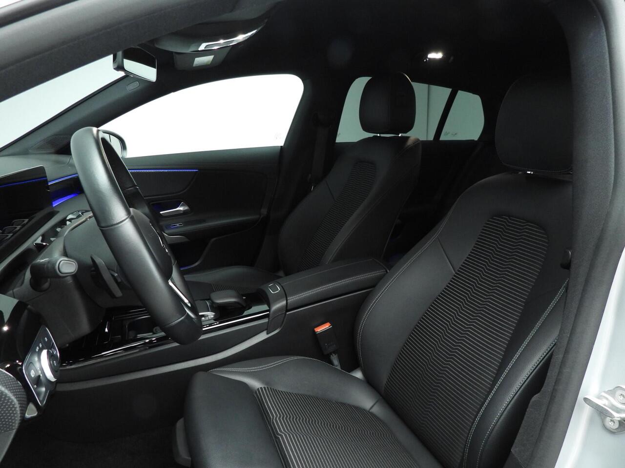 Mercedes-Benz Cla Shooting Brake 180 Luxury Line | 18" | Camera