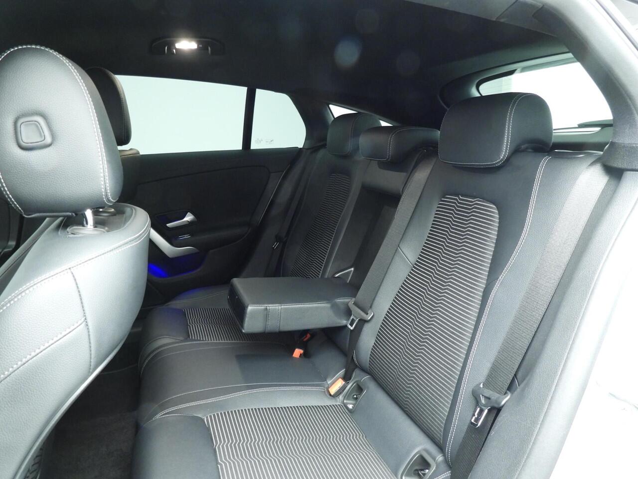 Mercedes-Benz Cla Shooting Brake 180 Luxury Line | 18" | Camera