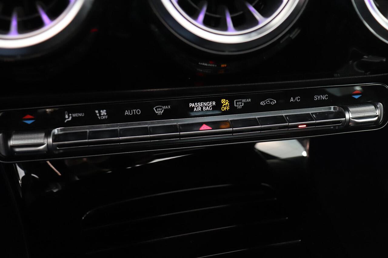 Mercedes-Benz Cla Shooting Brake 180 Business Solution AMG | Panoramadak | 18"Lichtmetaal | Trekhaak | Stoelverwarming |