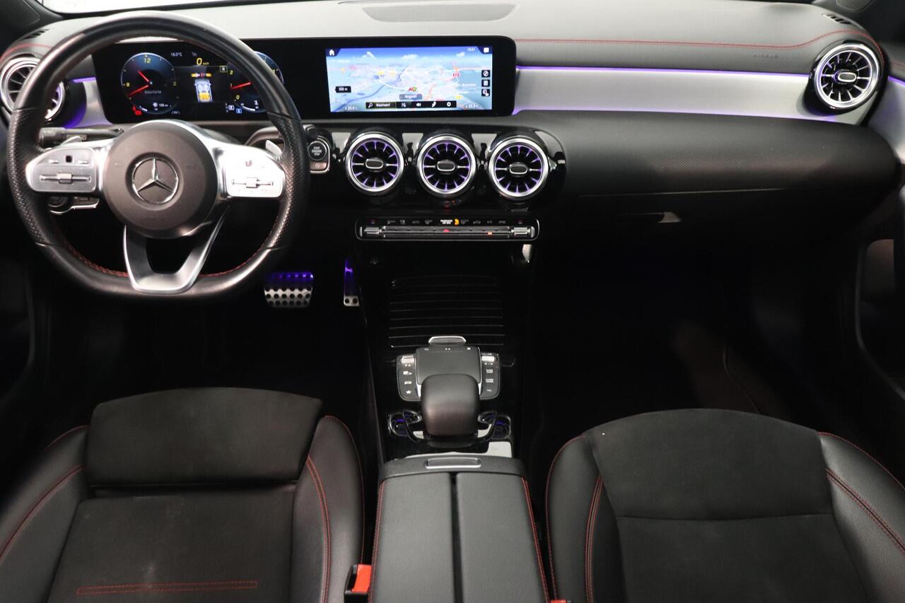 Mercedes-Benz Cla Shooting Brake 180 Business Solution AMG | Panoramadak | 18"Lichtmetaal | Trekhaak | Stoelverwarming |