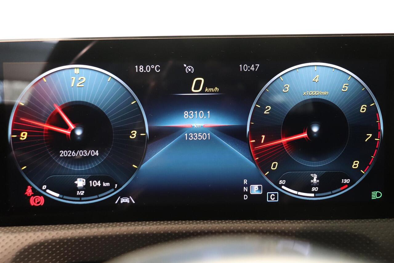 Mercedes-Benz Cla Shooting Brake 180 Business Solution AMG | Panoramadak | 18"Lichtmetaal | Trekhaak | Stoelverwarming |