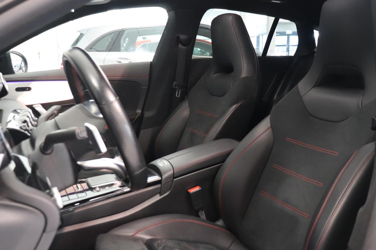Mercedes-Benz Cla Shooting Brake 180 Business Solution AMG | Panoramadak | 18"Lichtmetaal | Trekhaak | Stoelverwarming |