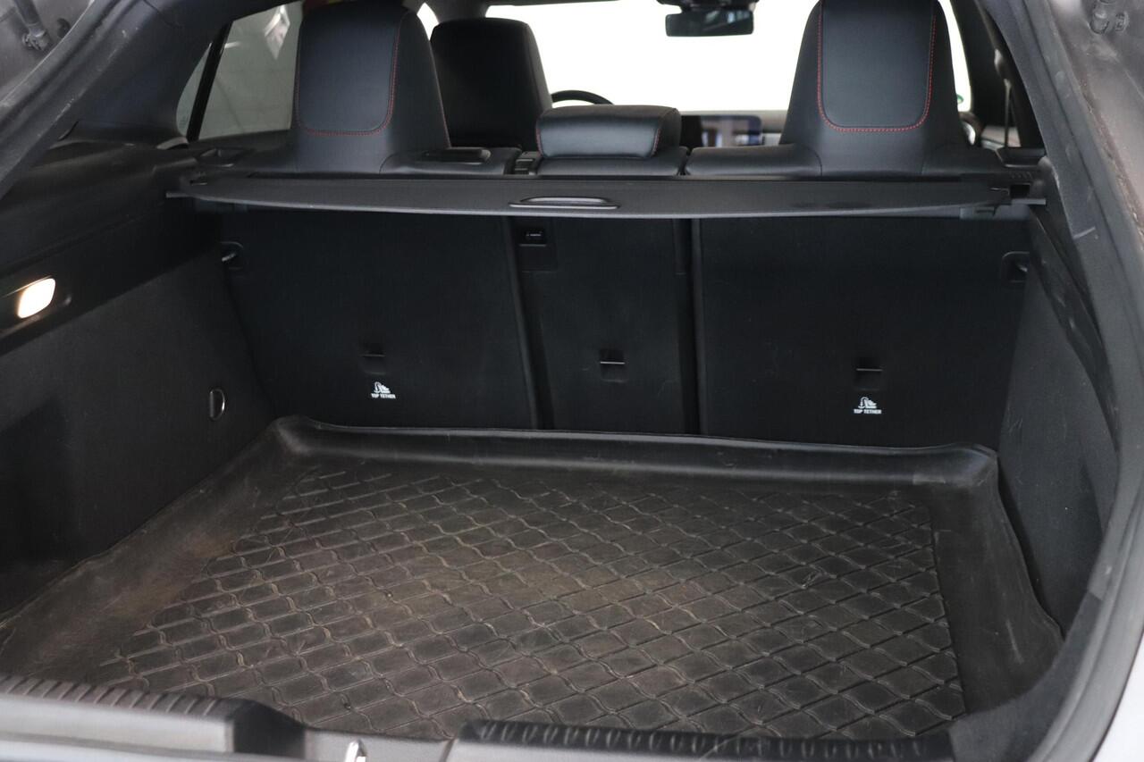 Mercedes-Benz Cla Shooting Brake 180 Business Solution AMG | Panoramadak | 18"Lichtmetaal | Trekhaak | Stoelverwarming |