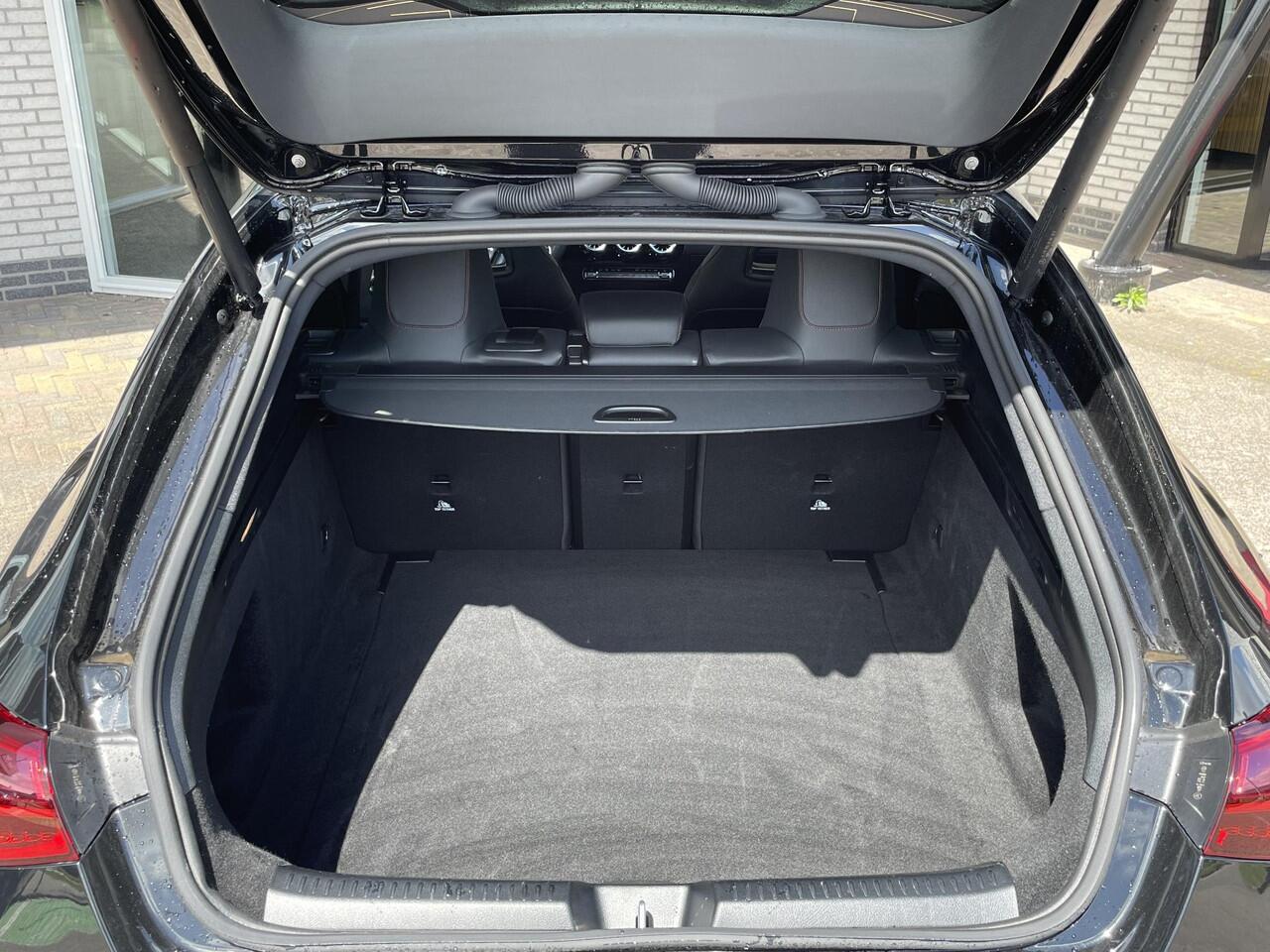 Mercedes-Benz Cla Shooting Brake 180 | AMG | Keyless | Sfeerverlichting