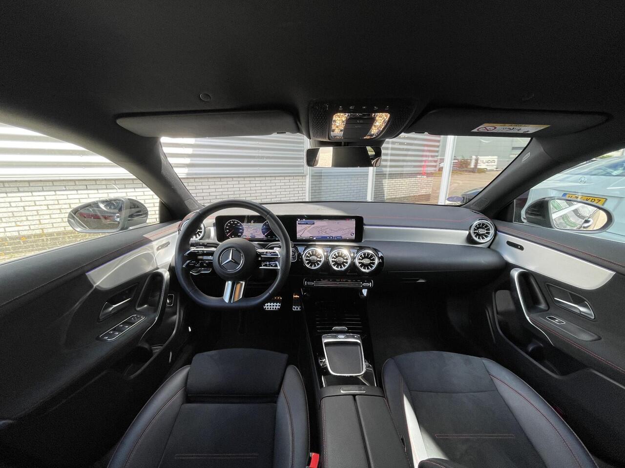 Mercedes-Benz Cla Shooting Brake 180 | AMG | Keyless | Sfeerverlichting