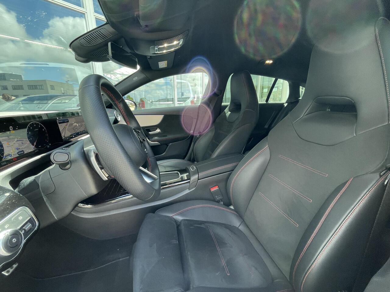 Mercedes-Benz Cla Shooting Brake 180 | AMG | Keyless | Sfeerverlichting