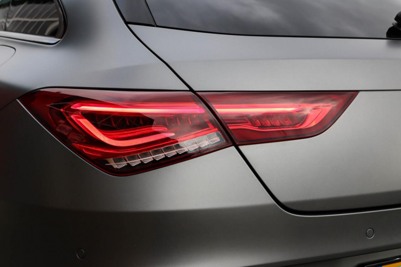 Mercedes-Benz Cla Shooting Brake 200 AMG Line Multibeam l Night pakket l Leder l Trekhaak l Leder