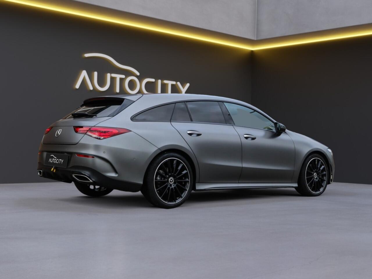 Mercedes-Benz Cla Shooting Brake 200 AMG Line Multibeam l Night pakket l Leder l Trekhaak l Leder