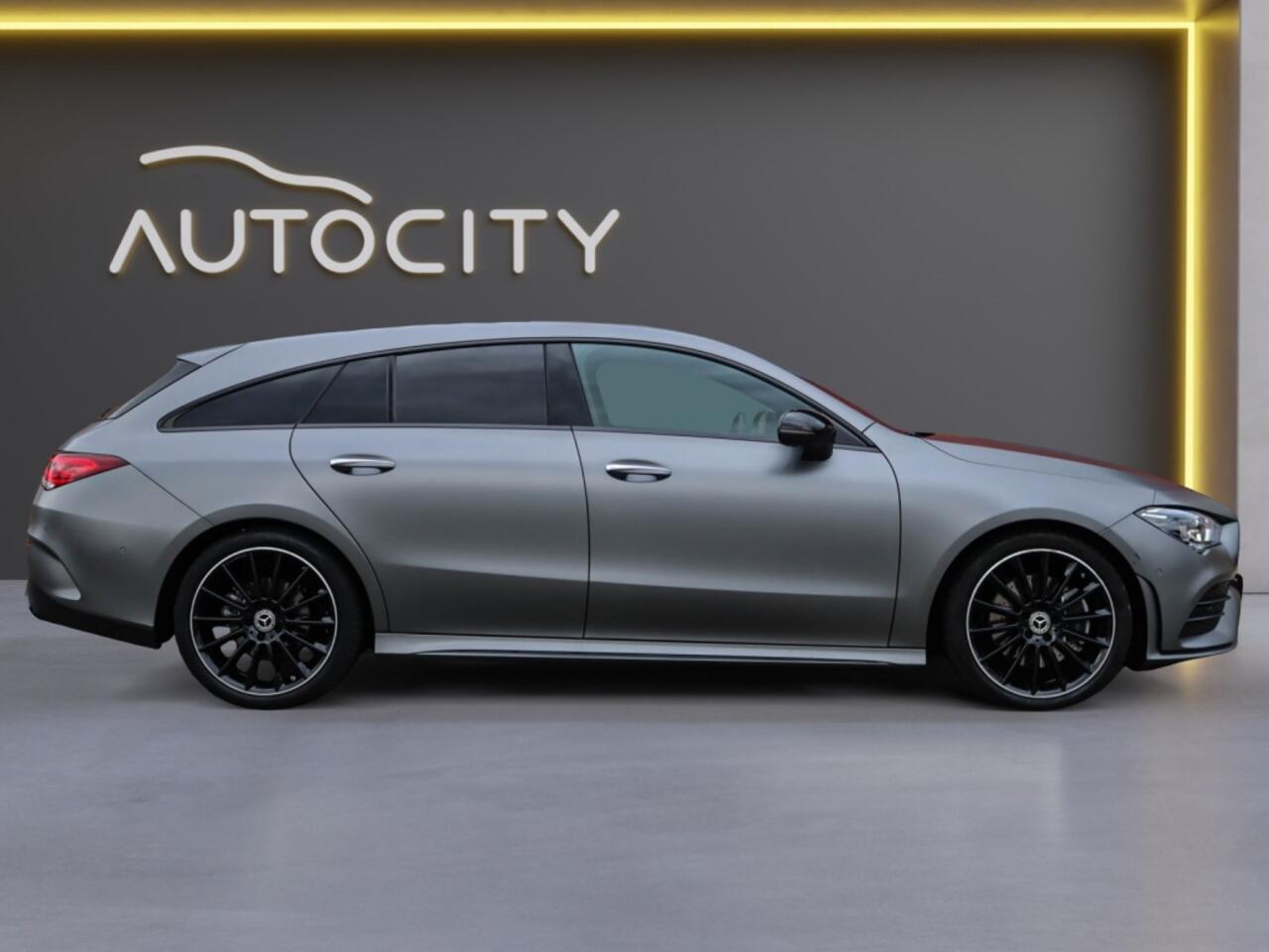 Mercedes-Benz Cla Shooting Brake 200 AMG Line Multibeam l Night pakket l Leder l Trekhaak l Leder