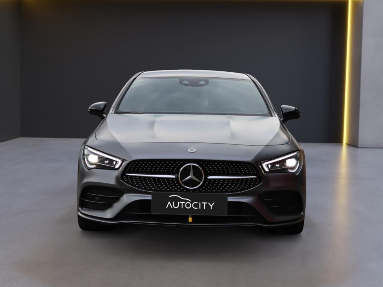Mercedes-Benz Cla Shooting Brake 200 AMG Line Multibeam l Night pakket l Leder l Trekhaak l Leder