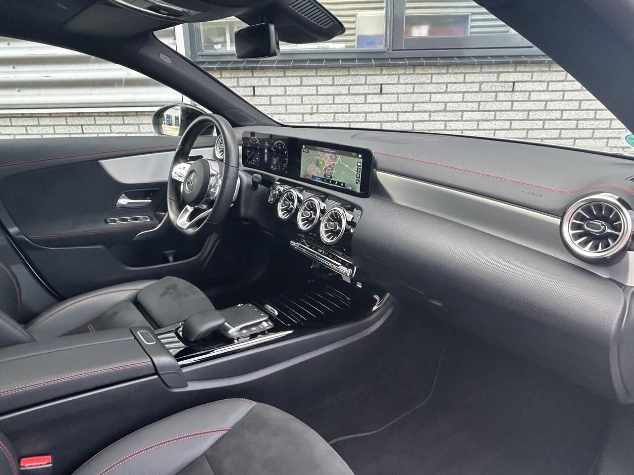 Mercedes-Benz Cla Shooting Brake 180 AMG | Panoramadak | Night Pakket
