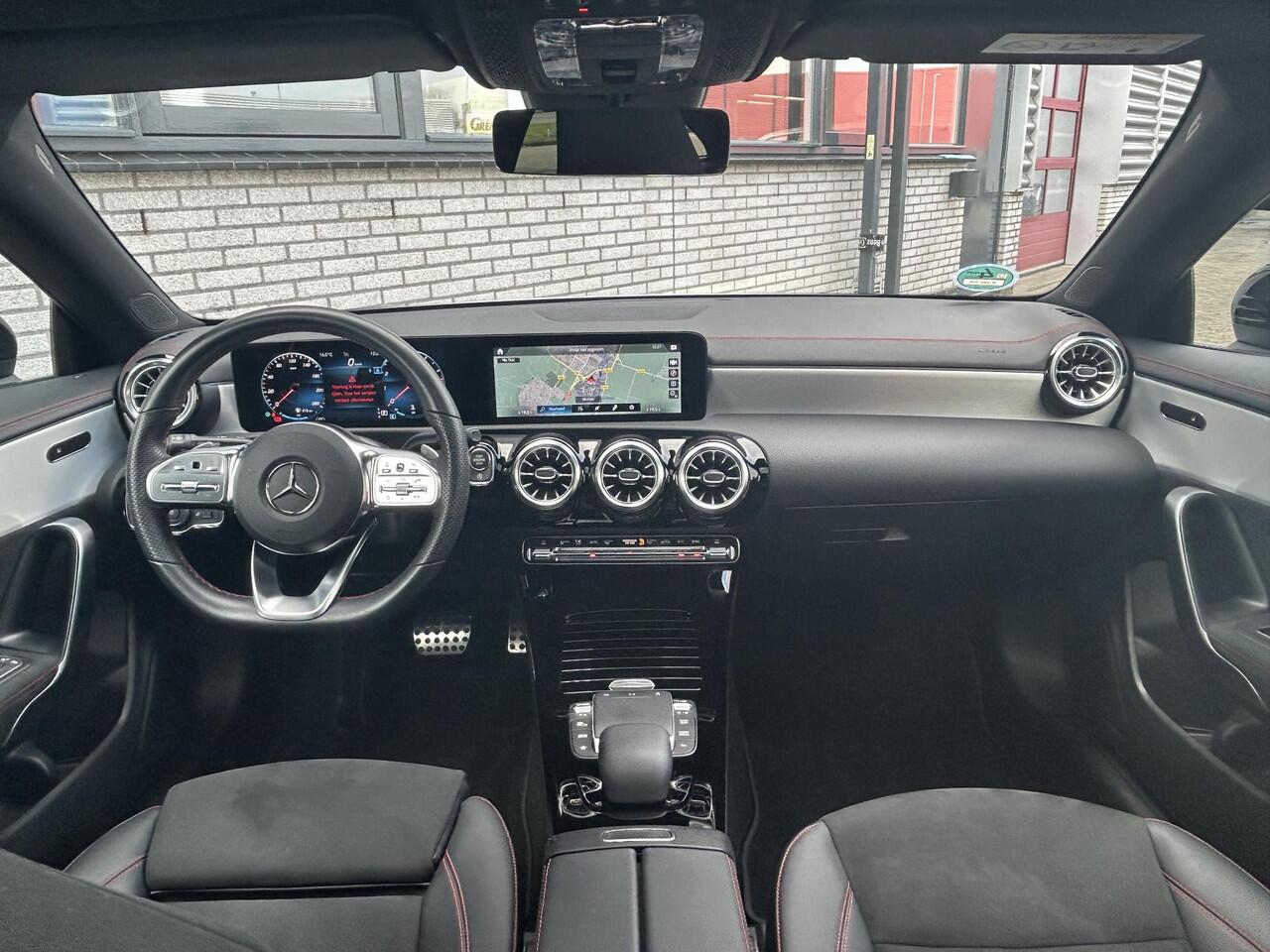 Mercedes-Benz Cla Shooting Brake 180 AMG | Panoramadak | Night Pakket