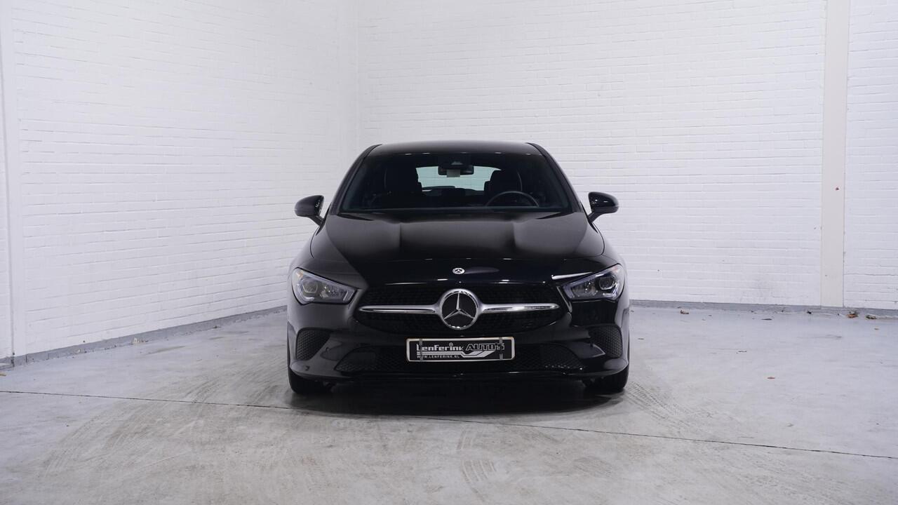 Mercedes-Benz Cla Shooting Brake 180 Business Line NAP 1e eigen. LED-verlichting 17"-lichtmetalen velgen navigatie PDC v+a DAB bleutooth Camera sportstoelen stoelverwarming voor electr-achterklep schakelflippers aan het stuur