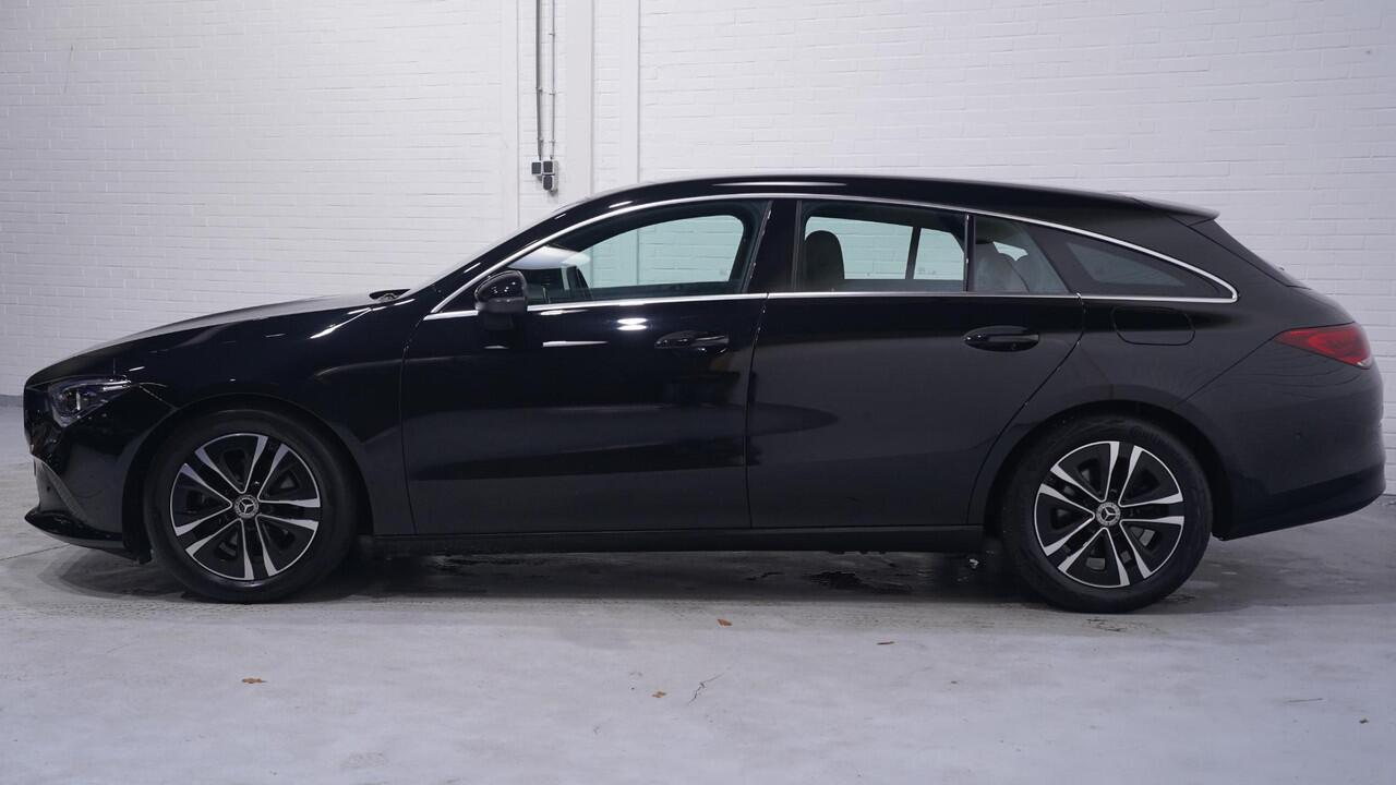 Mercedes-Benz Cla Shooting Brake 180 Business Line NAP 1e eigen. LED-verlichting 17"-lichtmetalen velgen navigatie PDC v+a DAB bleutooth Camera sportstoelen stoelverwarming voor electr-achterklep schakelflippers aan het stuur