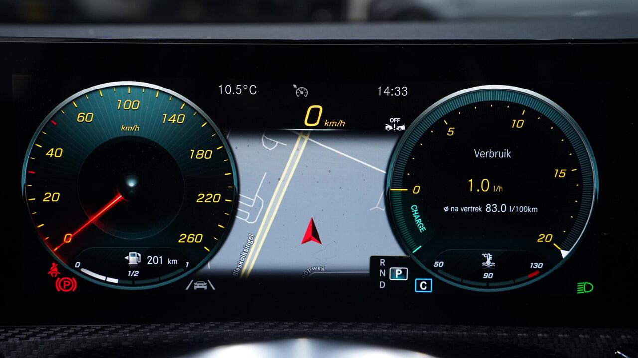 Mercedes-Benz Cla Shooting Brake 180 Business Line NAP 1e eigen. LED-verlichting 17"-lichtmetalen velgen navigatie PDC v+a DAB bleutooth Camera sportstoelen stoelverwarming voor electr-achterklep schakelflippers aan het stuur