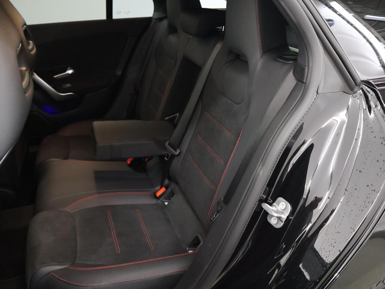 Mercedes-Benz Cla Shooting Brake 180 Star Edition AMG NIGHT | Panoramadak | Dodehoekassitent | Apple Carplay | MultiBeam LED | Sfeerverlichting | Stoelverwarming |