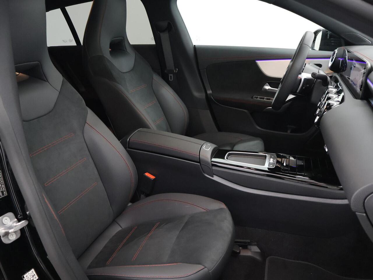 Mercedes-Benz Cla Shooting Brake 180 Star Edition AMG NIGHT | Panoramadak | Dodehoekassitent | Apple Carplay | MultiBeam LED | Sfeerverlichting | Stoelverwarming |