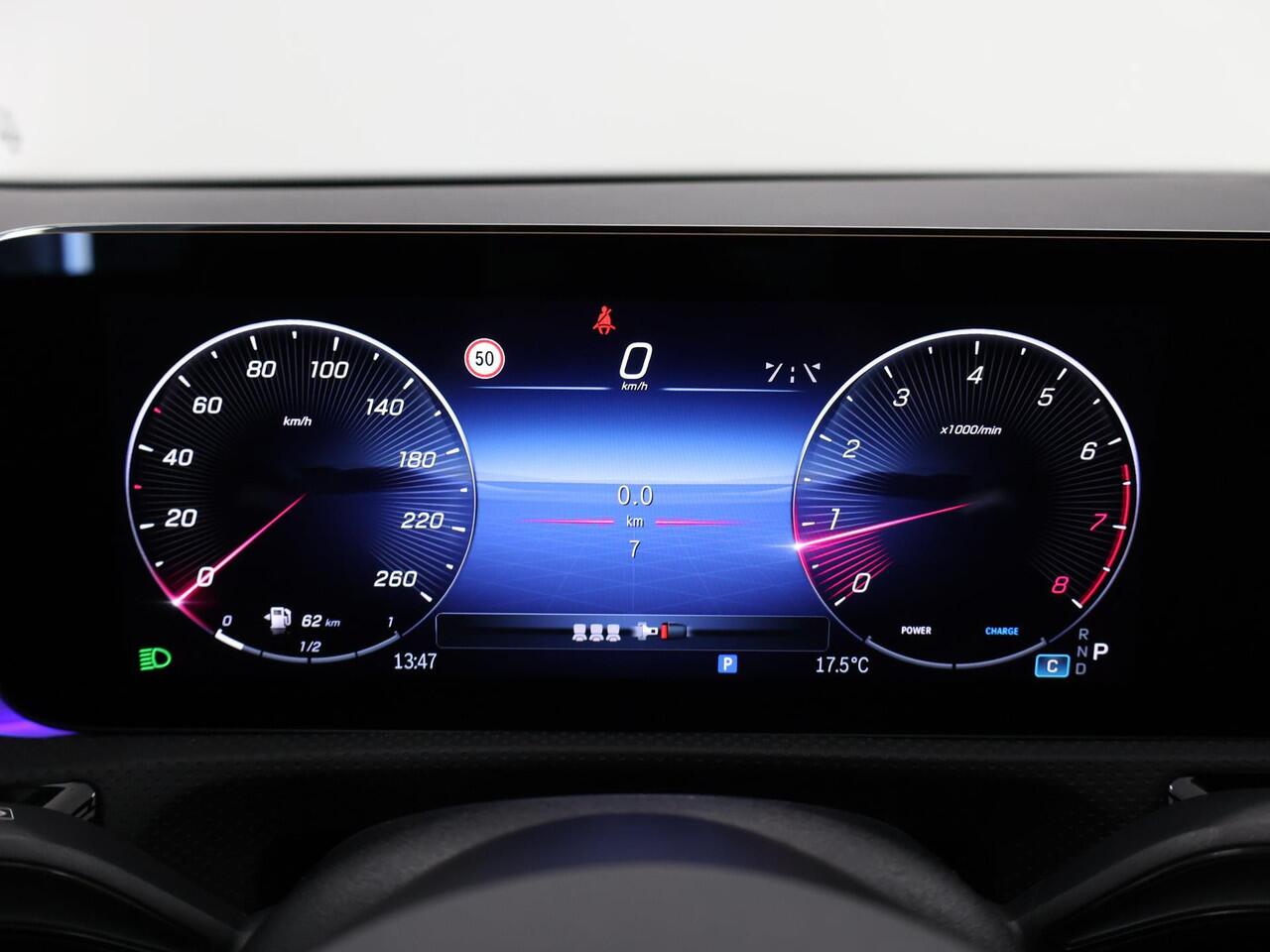 Mercedes-Benz Cla Shooting Brake 180 Star Edition AMG NIGHT | Panoramadak | Dodehoekassitent | Apple Carplay | MultiBeam LED | Sfeerverlichting | Stoelverwarming |