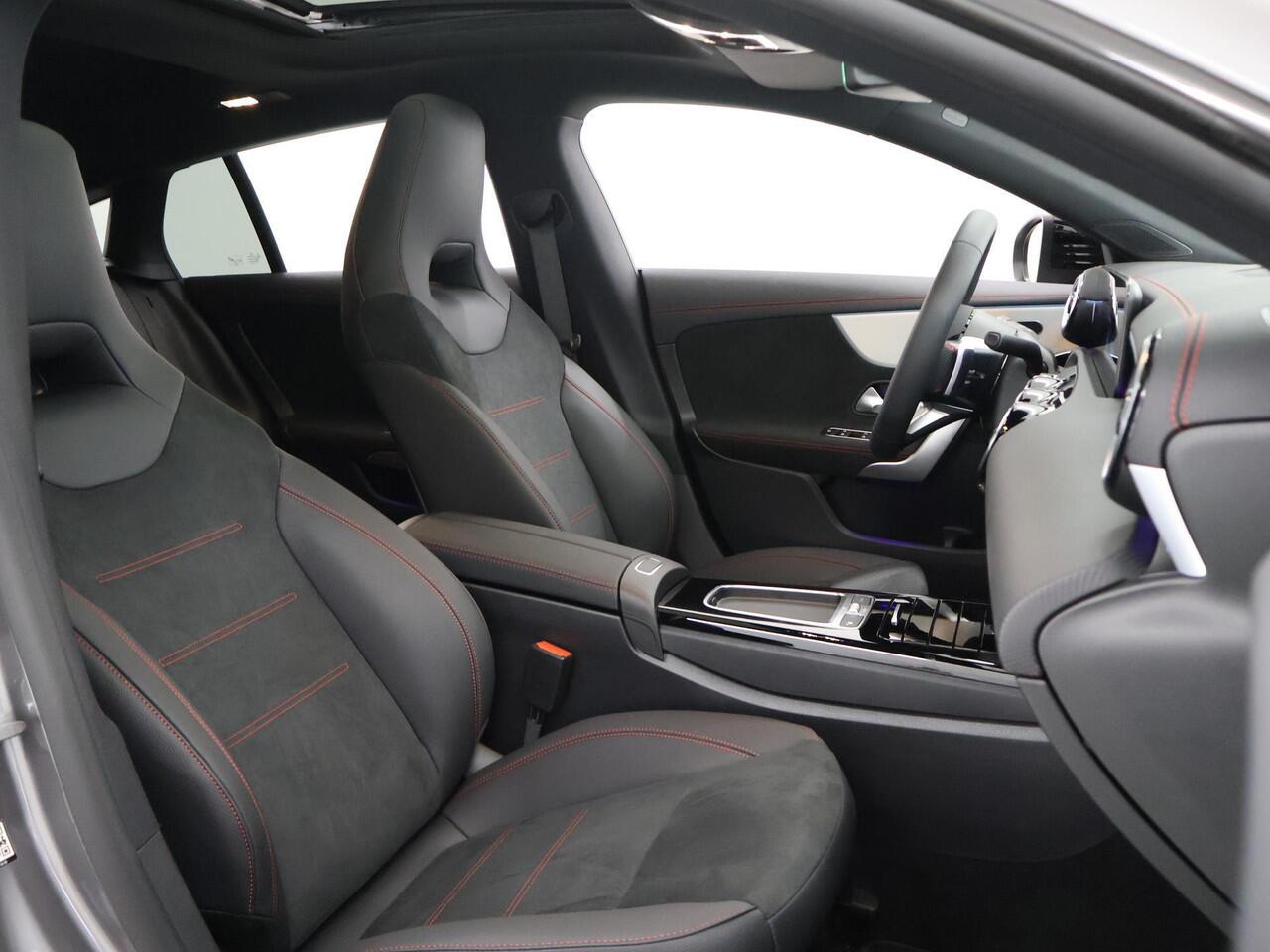 Mercedes-Benz Cla Shooting Brake 180 Star Edition AMG | Panoramdak | Night | 19" lichtmetalen velgen | Sfeerverlichting | Camera | Stoelverwarming |