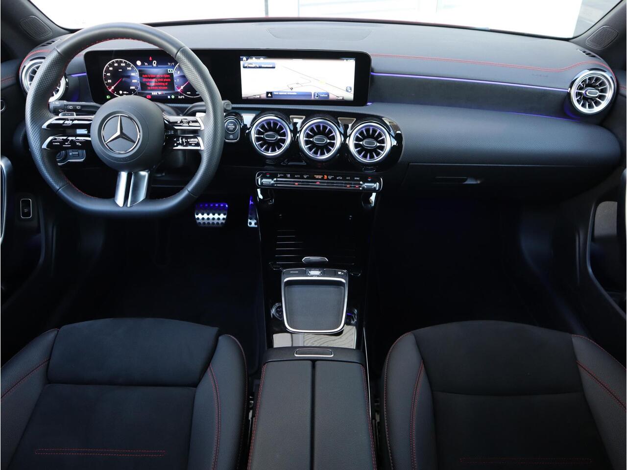 Mercedes-Benz Cla Shooting Brake 180 Star Edition AMG Line | Panoramadak | Navigatie | Multispaak | LED | Camera | Automaat