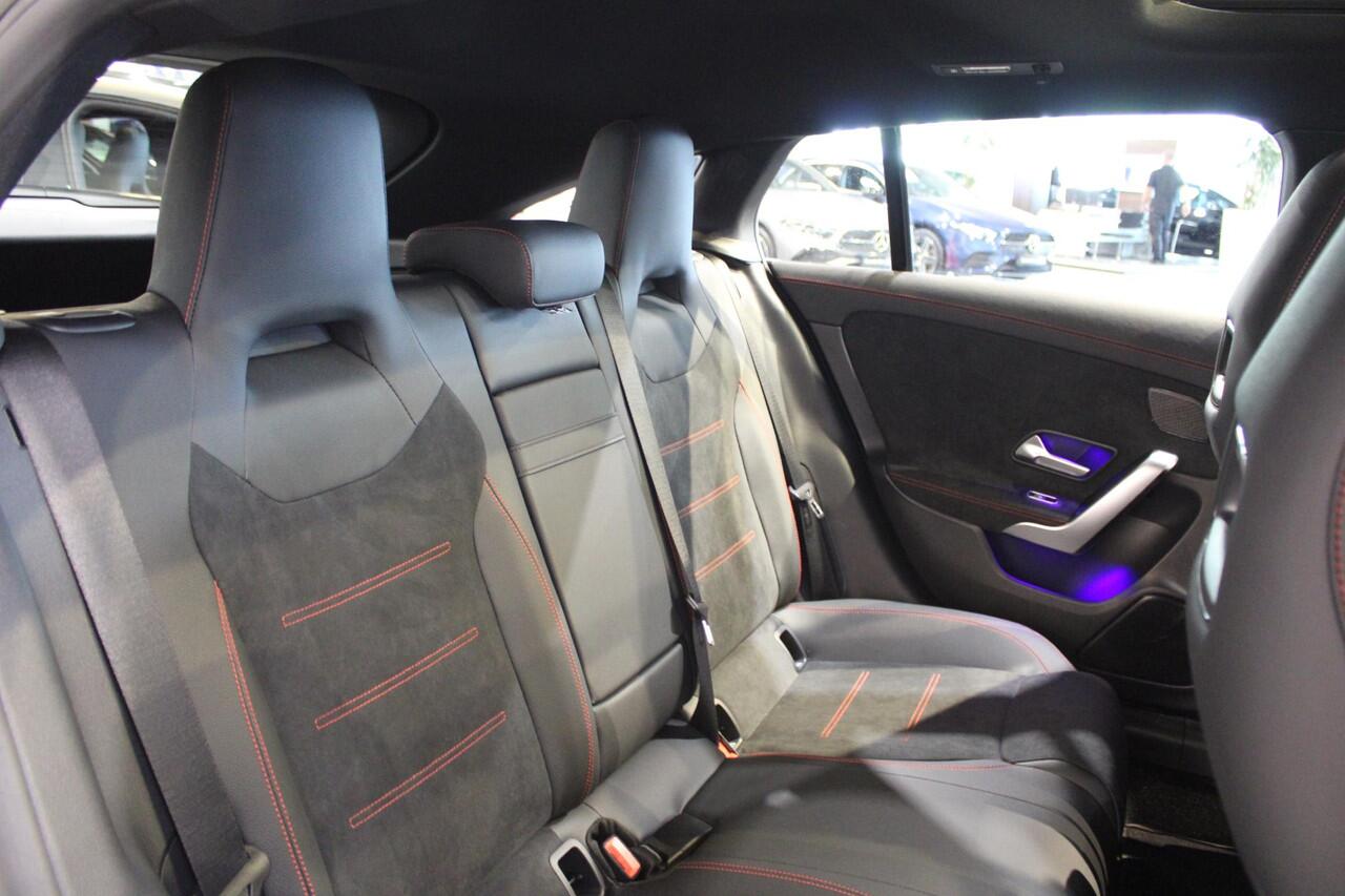 Mercedes-Benz Cla Shooting Brake 200 AMG Line Panorama dak | Trekhaak