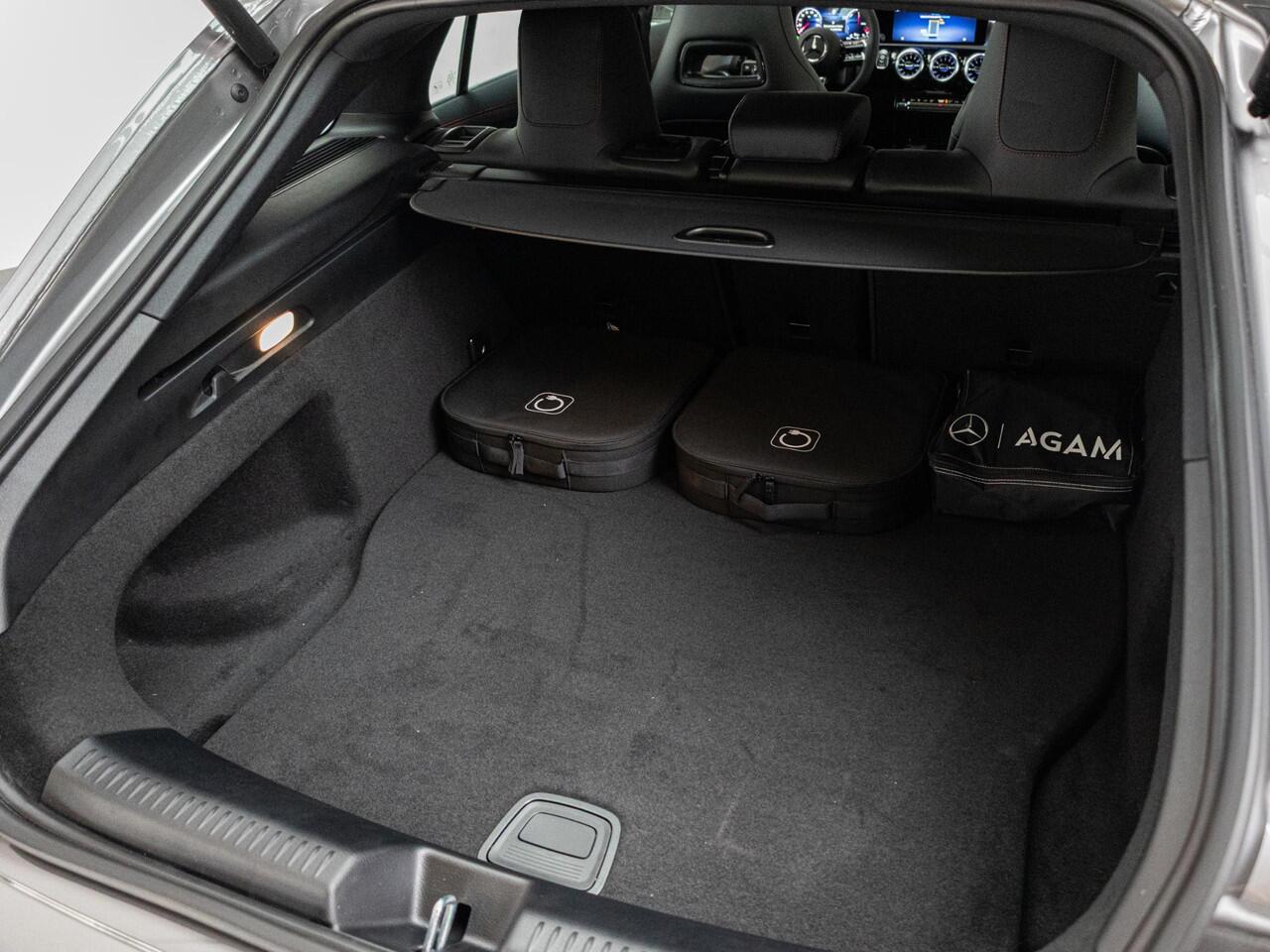 Mercedes-Benz Cla Shooting Brake 250 e Business Solution AMG Panorama dak | Trekhaak