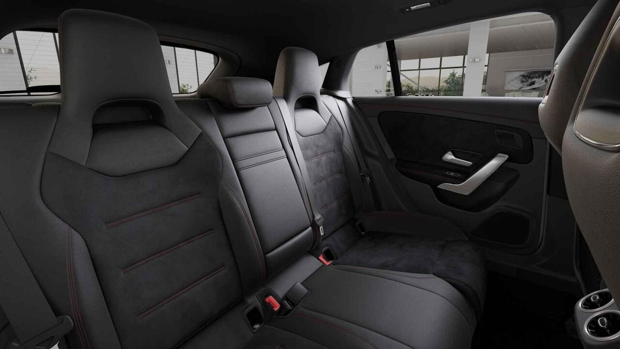 Mercedes-Benz Cla Shooting Brake 180 Business Solution AMG | Panoramaschuifdak | Premium plus | Night pakket | Multispaaks velgen | Head-up display | Dodehoekassistent | 360° camera | Stoelverwarming |