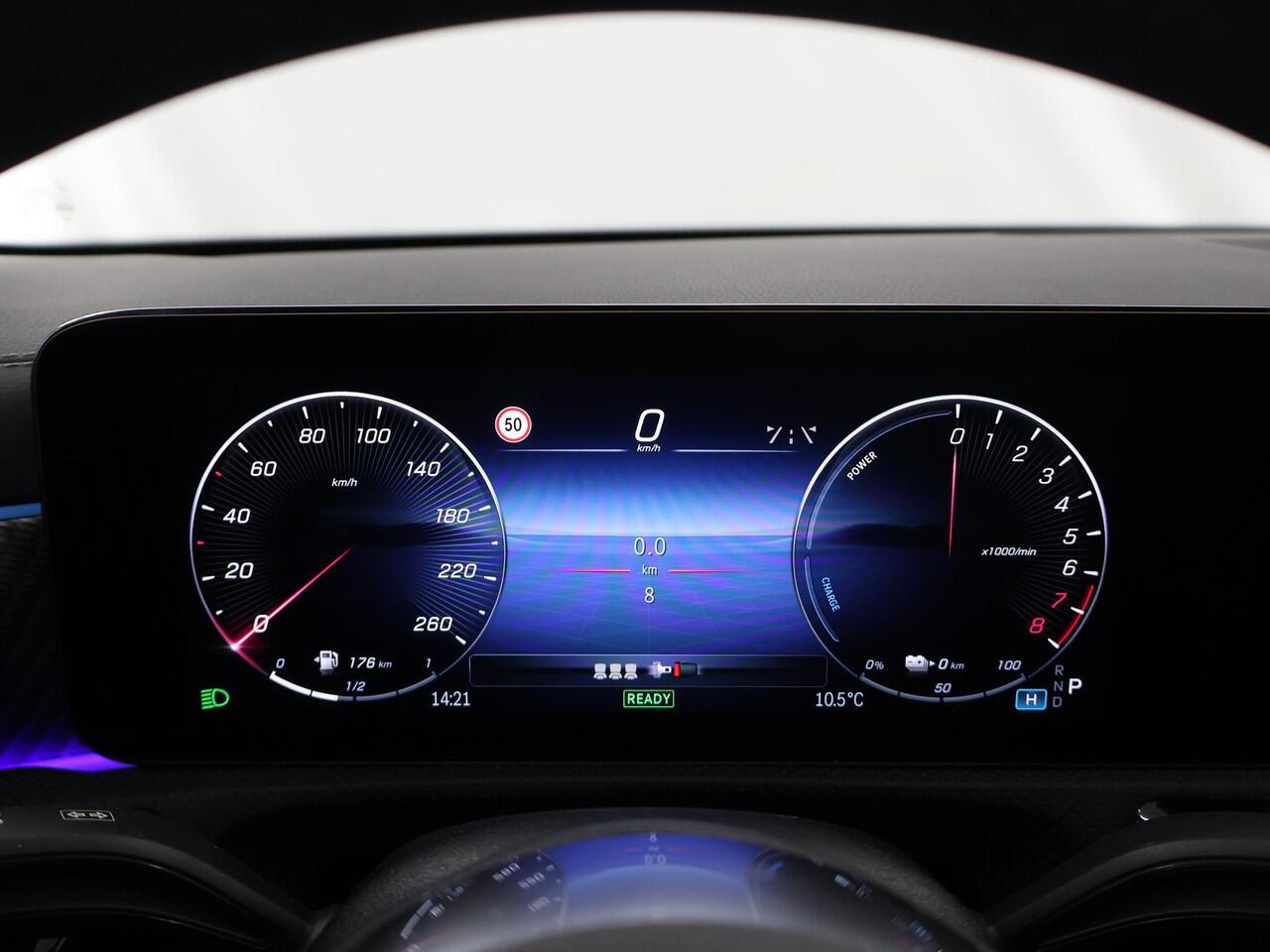 Mercedes-Benz Cla Shooting Brake 180 Star Edition Luxury Line | Panoramadak | Donkergetint glas | Parkeerassistent PARKTRONIC | Sfeerverlichting |