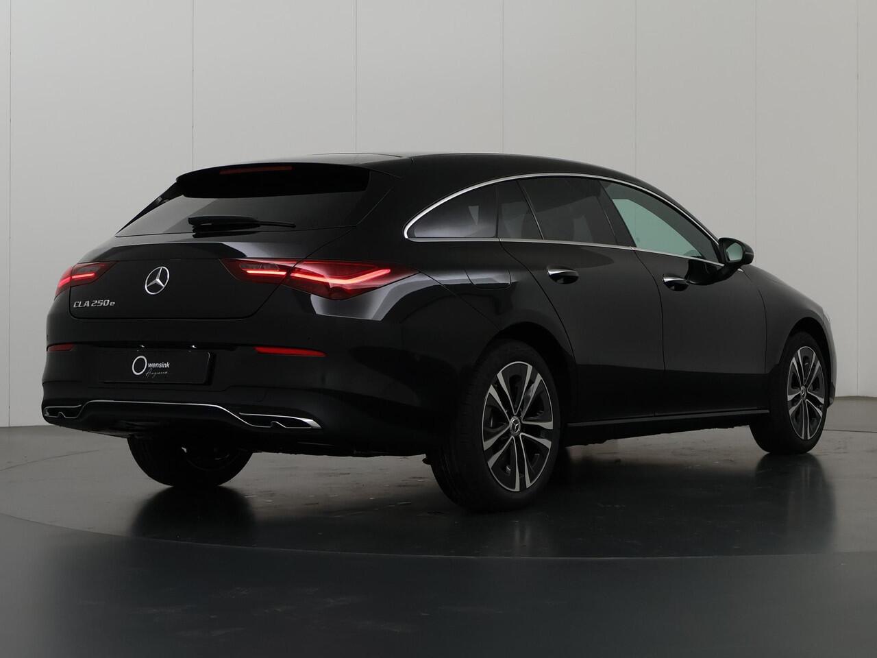 Mercedes-Benz Cla Shooting Brake 180 Star Edition Luxury Line | Panoramadak | Donkergetint glas | Parkeerassistent PARKTRONIC | Sfeerverlichting |