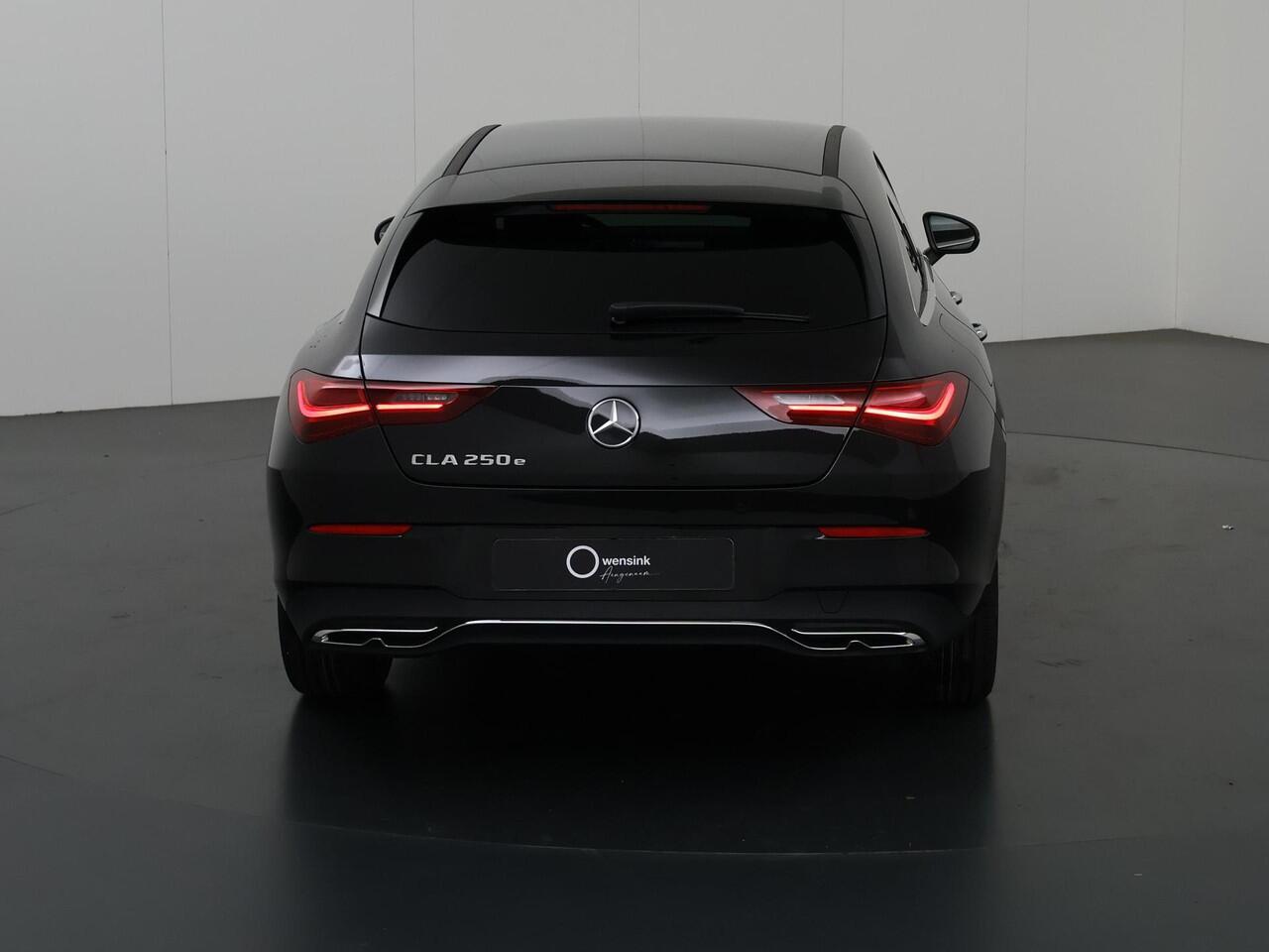 Mercedes-Benz Cla Shooting Brake 180 Star Edition Luxury Line | Panoramadak | Donkergetint glas | Parkeerassistent PARKTRONIC | Sfeerverlichting |