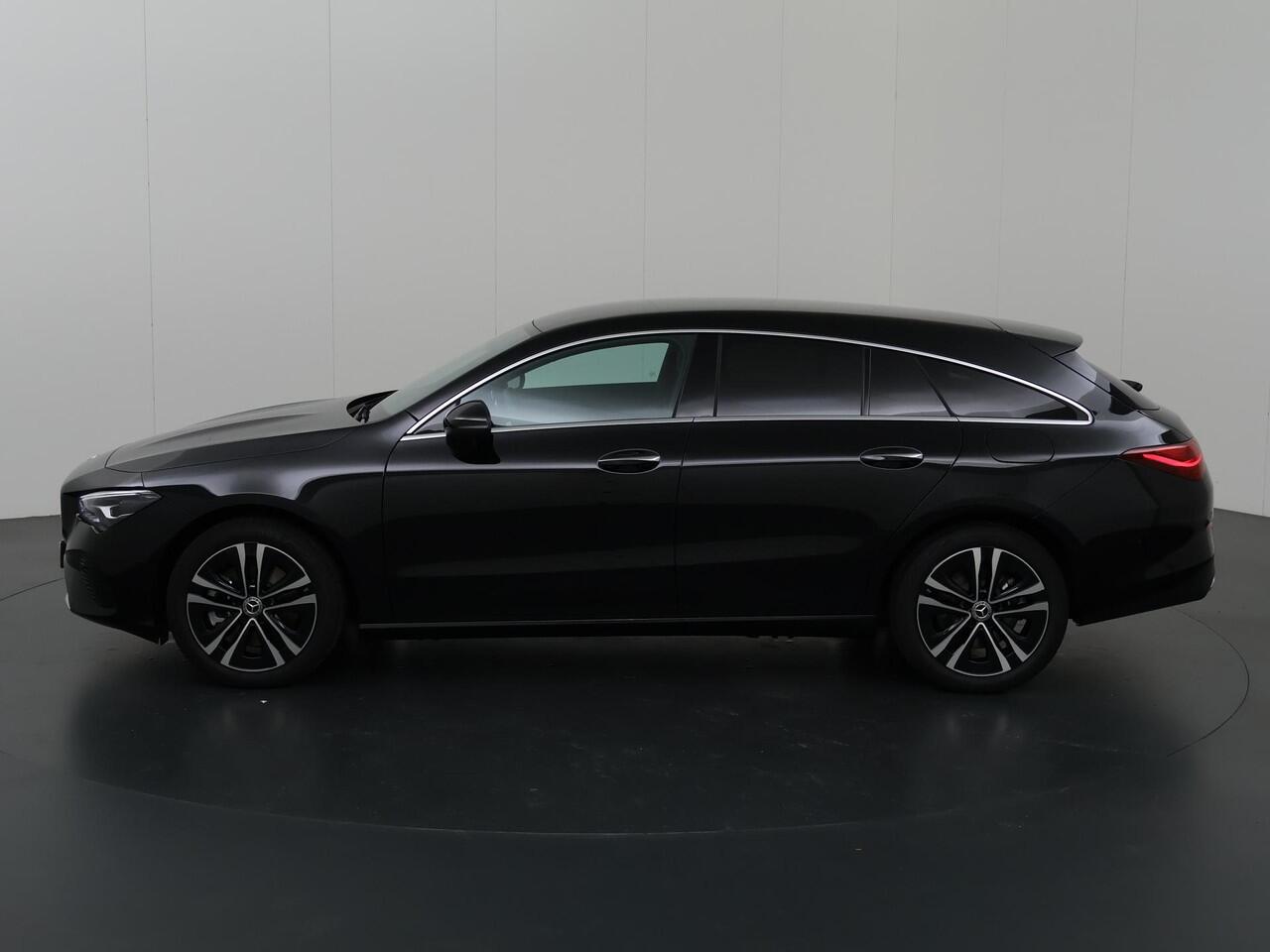 Mercedes-Benz Cla Shooting Brake 180 Star Edition Luxury Line | Panoramadak | Donkergetint glas | Parkeerassistent PARKTRONIC | Sfeerverlichting |