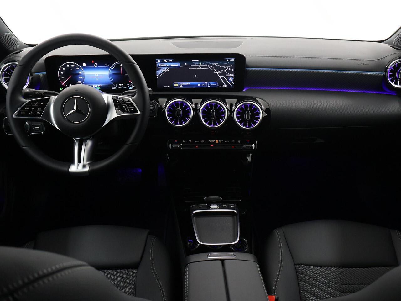 Mercedes-Benz Cla Shooting Brake 180 Star Edition Luxury Line | Panoramadak | Donkergetint glas | Parkeerassistent PARKTRONIC | Sfeerverlichting |