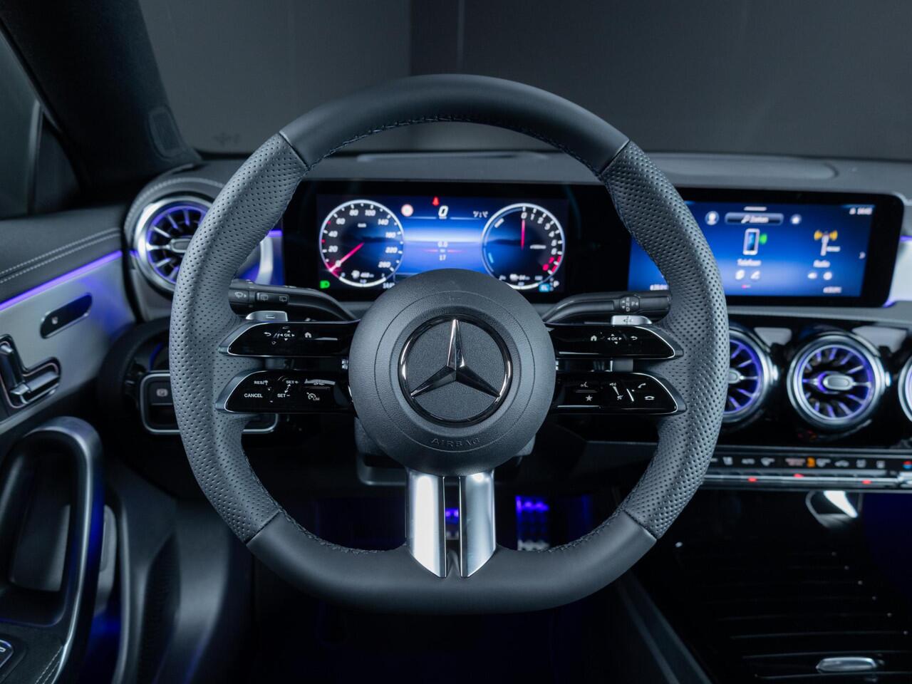 Mercedes-Benz Cla Shooting Brake 250 e Business Solution AMG Panorama dak