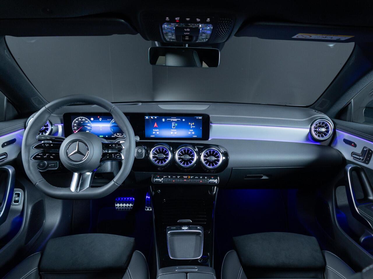 Mercedes-Benz Cla Shooting Brake 250 e Business Solution AMG Panorama dak