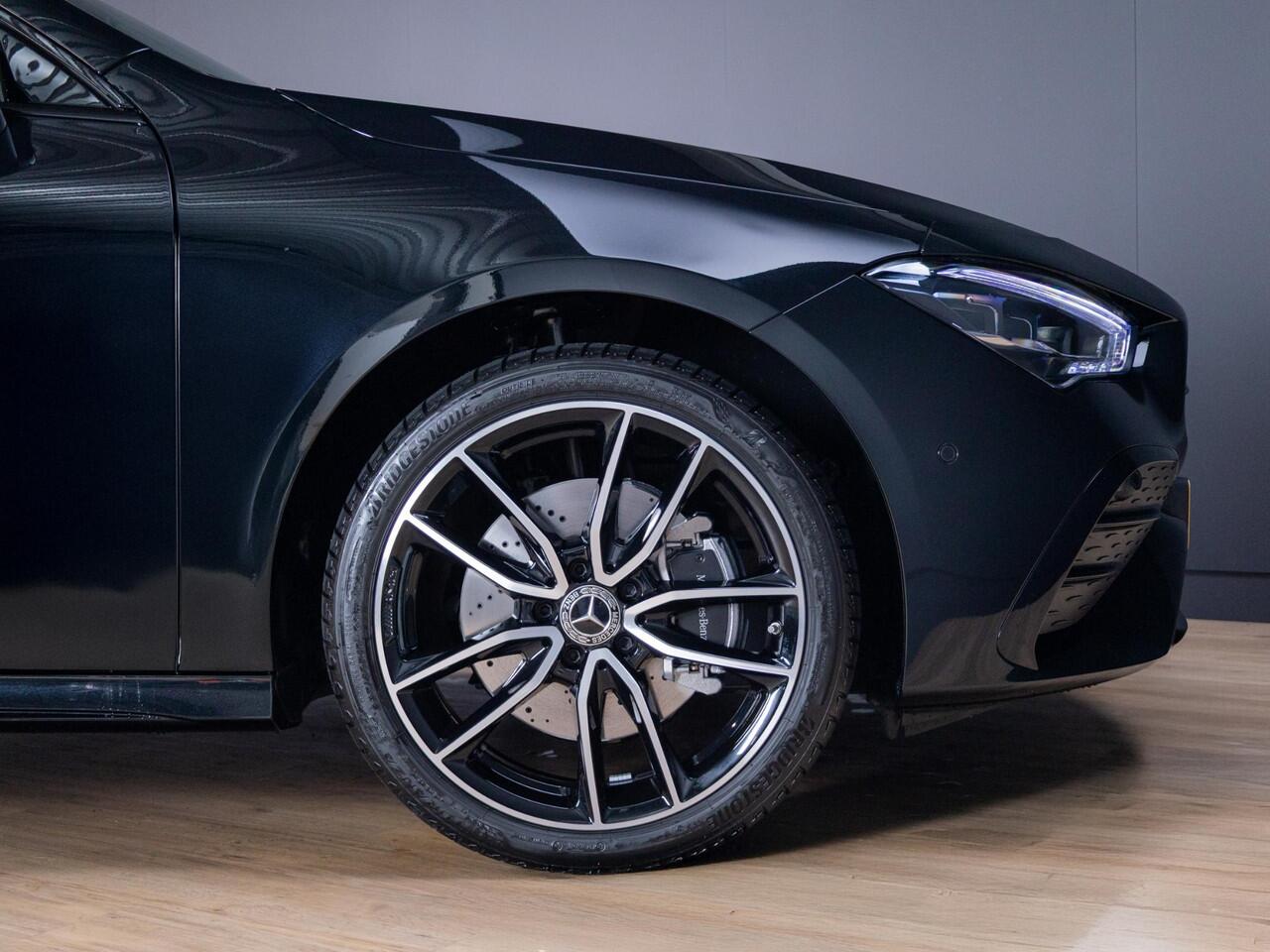 Mercedes-Benz Cla Shooting Brake 250 e Business Solution AMG Panorama dak