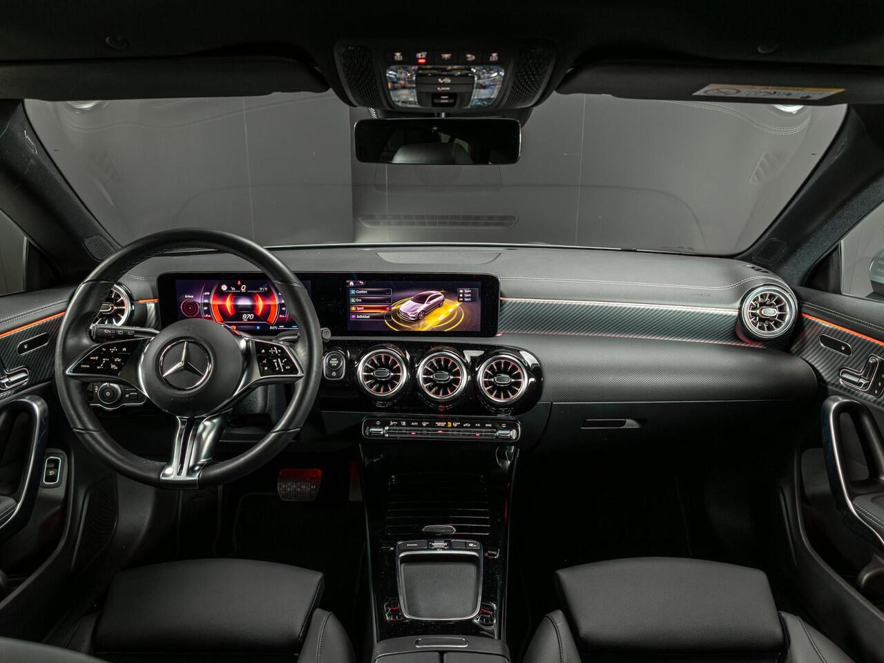 Mercedes-Benz Cla Shooting Brake 200 Luxury Line Panorama dak | Trekhaak