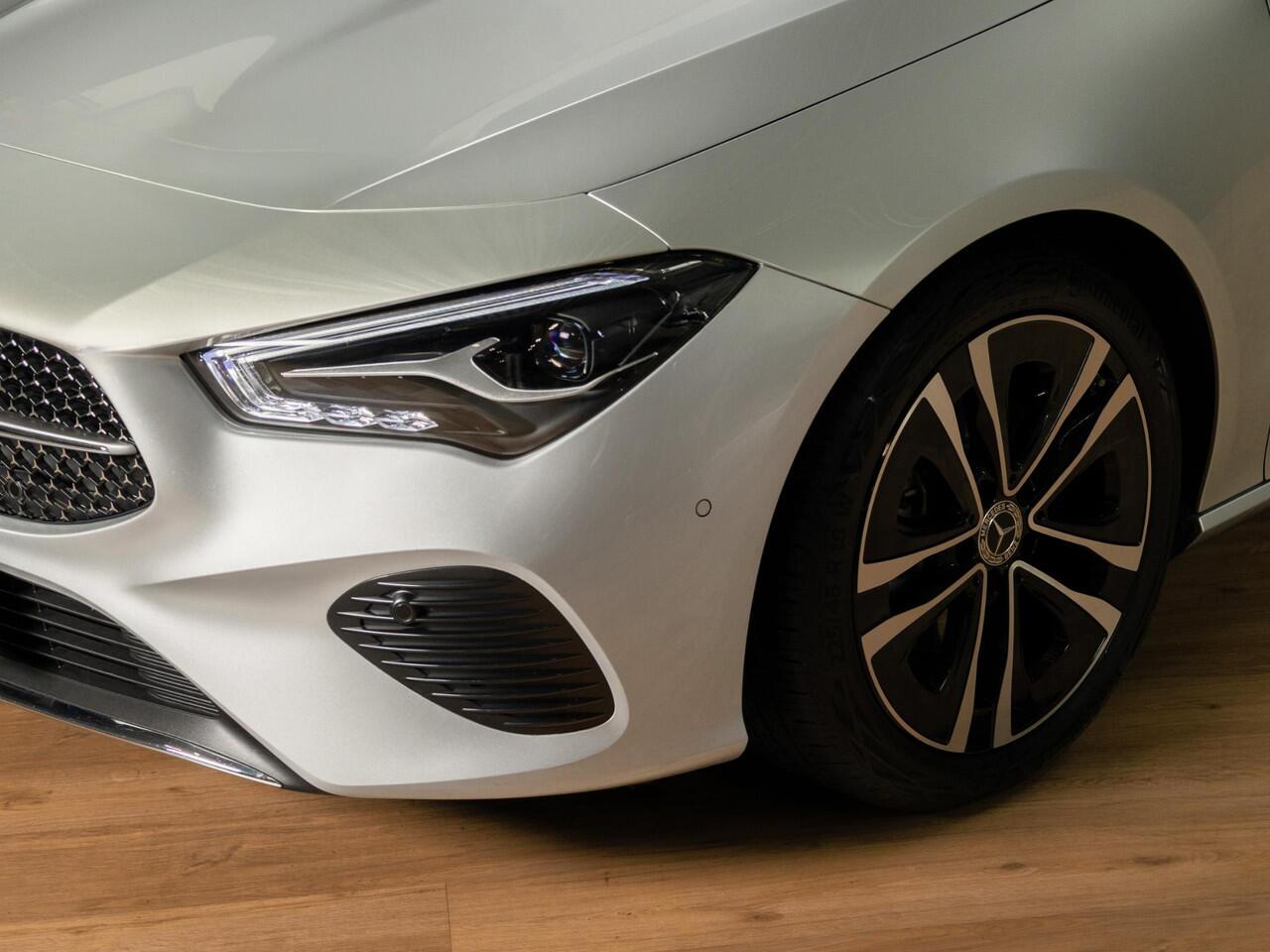 Mercedes-Benz Cla Shooting Brake 200 Luxury Line Panorama dak | Trekhaak